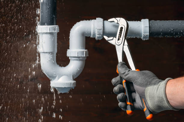 Professional Gas Line Repair technician working in Leo, IN